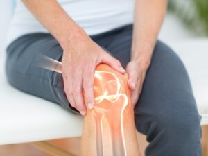 Térdfájdalom enyhítése Safe Laserrel – természetes megoldás az aktív mozgásért